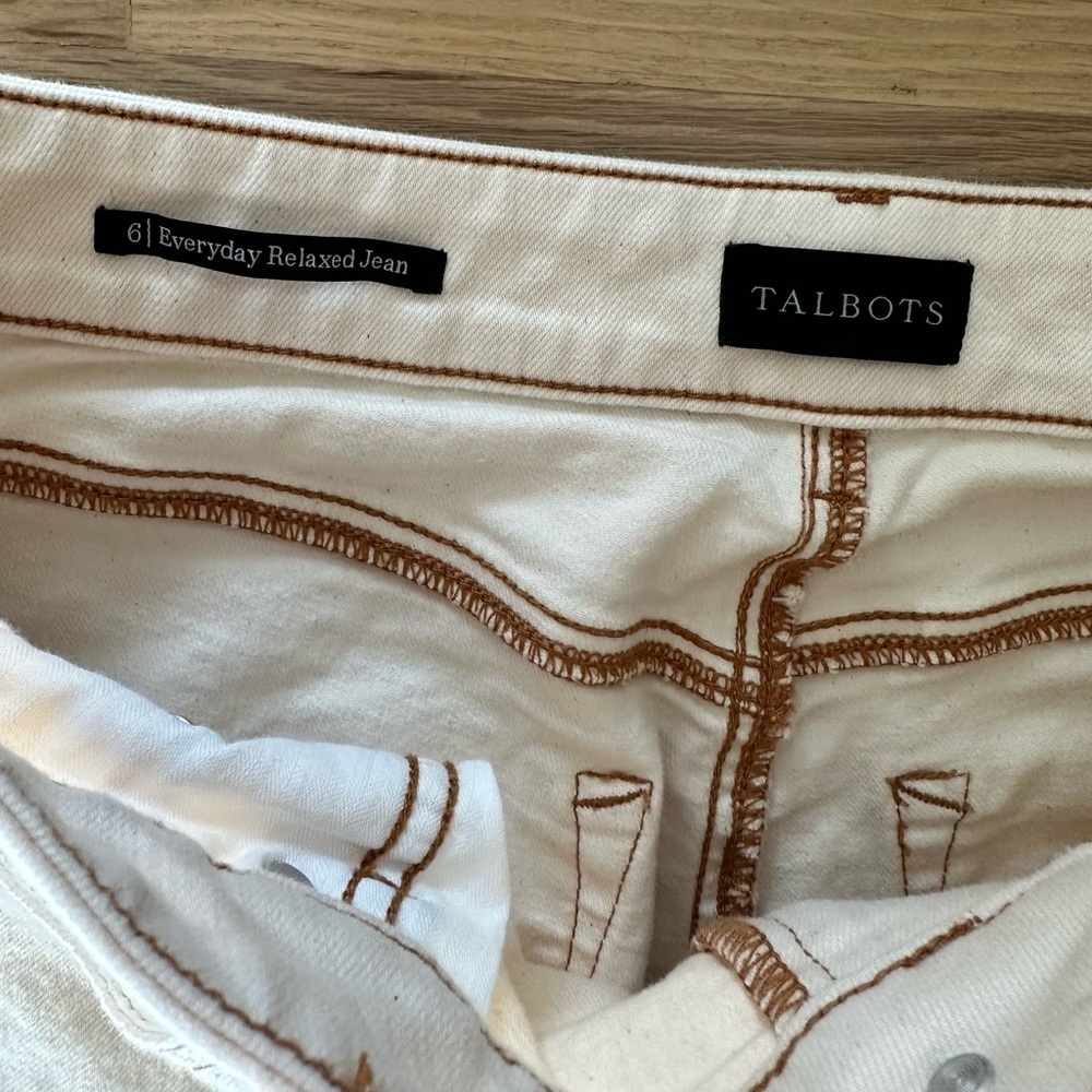 Talbots everyday relaxed white Jeans - Picture 3 of 5